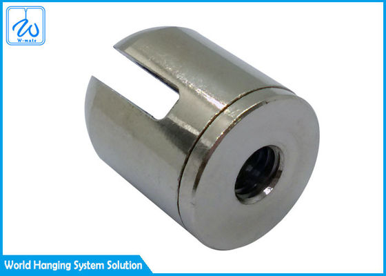 प्रकाश व्यवस्था के लिए तार के तार द्वारा छत प्रकाश को संलग्न करने के लिए क्लिप पकड़ो