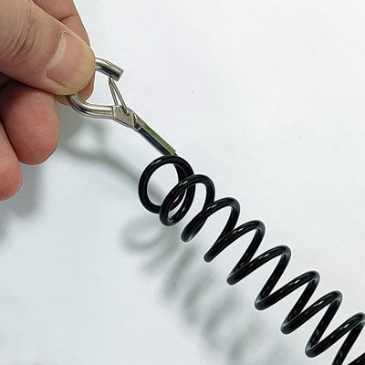 उच्च गुणवत्ता वाले टीपीयू रिट्रेक्टेबल टेदर स्प्रिंग रोल्ड बंजी टूल लैनयार्ड